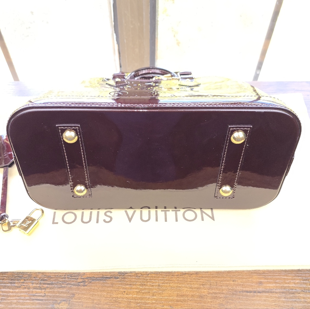 Louis Vuitton Alma PM Amarante Monogram Vernis Patent Leather Bag - Picture 4 of 15